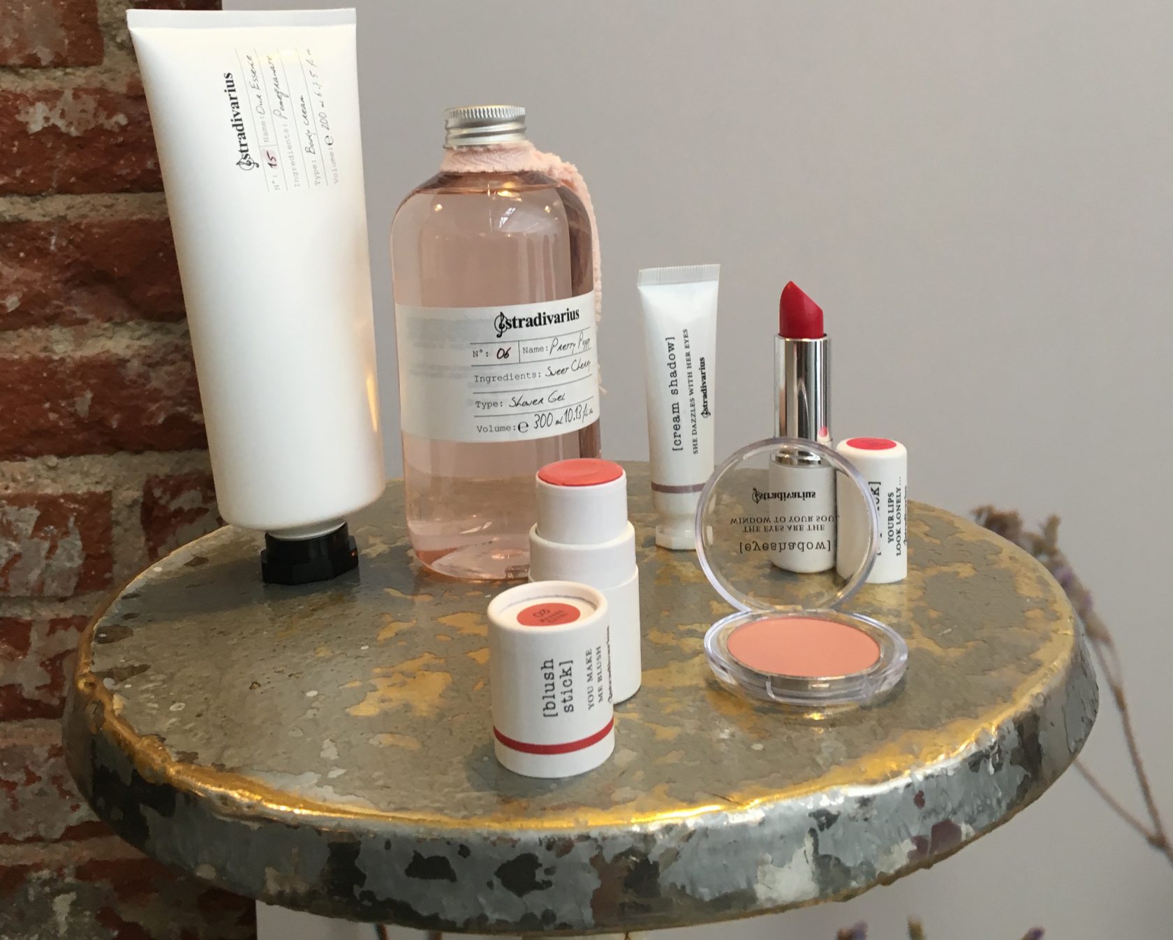 Stradivarius-estrena-linea-de-belleza-y-baño