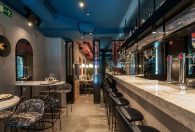 Barra-del-restaurante-Roostiq-de-Madrid